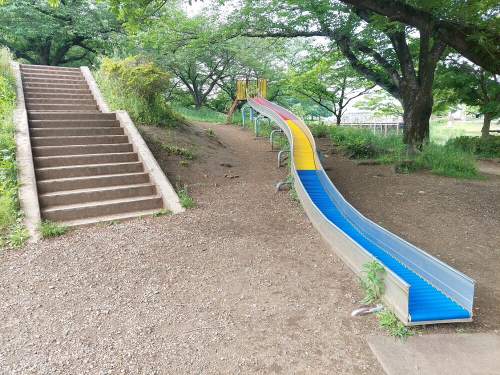西城沼公園・アスレチック広場にあるローラースライダー