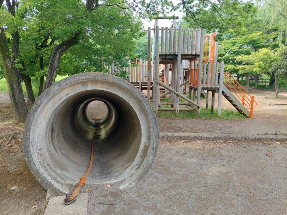 西城沼公園・アスレチック広場にある土管