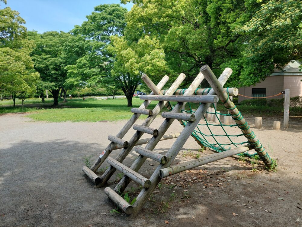 西城沼公園のアスレチック遊具