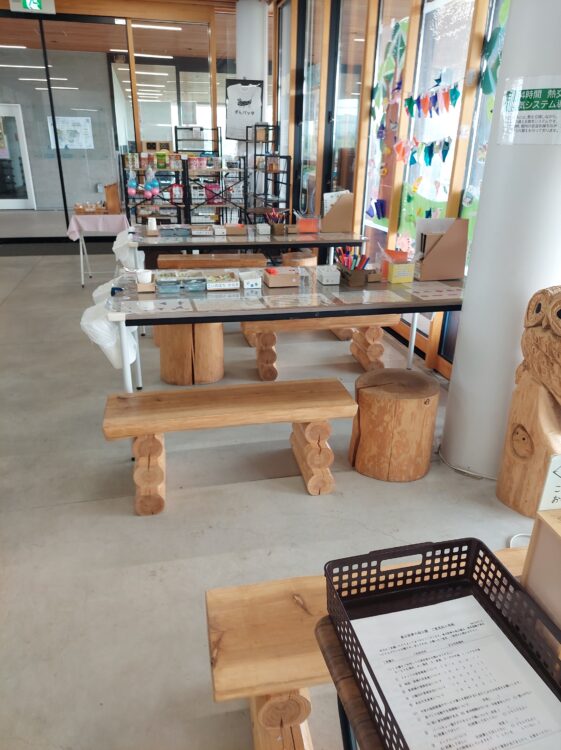 春日部夢の森公園・南園の管理棟の工作スペースと売店