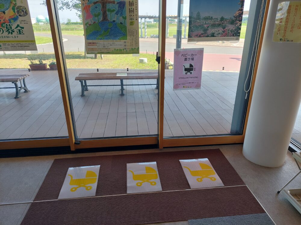 春日部夢の森公園・管理棟内のフリースペースにあるベビーカー置き場