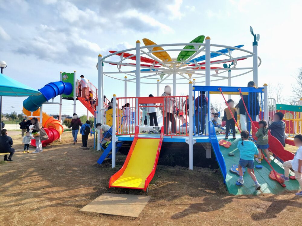美南中央公園の大型インクルーシブ遊具