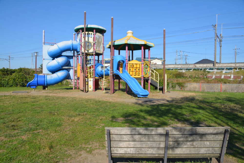 出羽公園の複合遊具