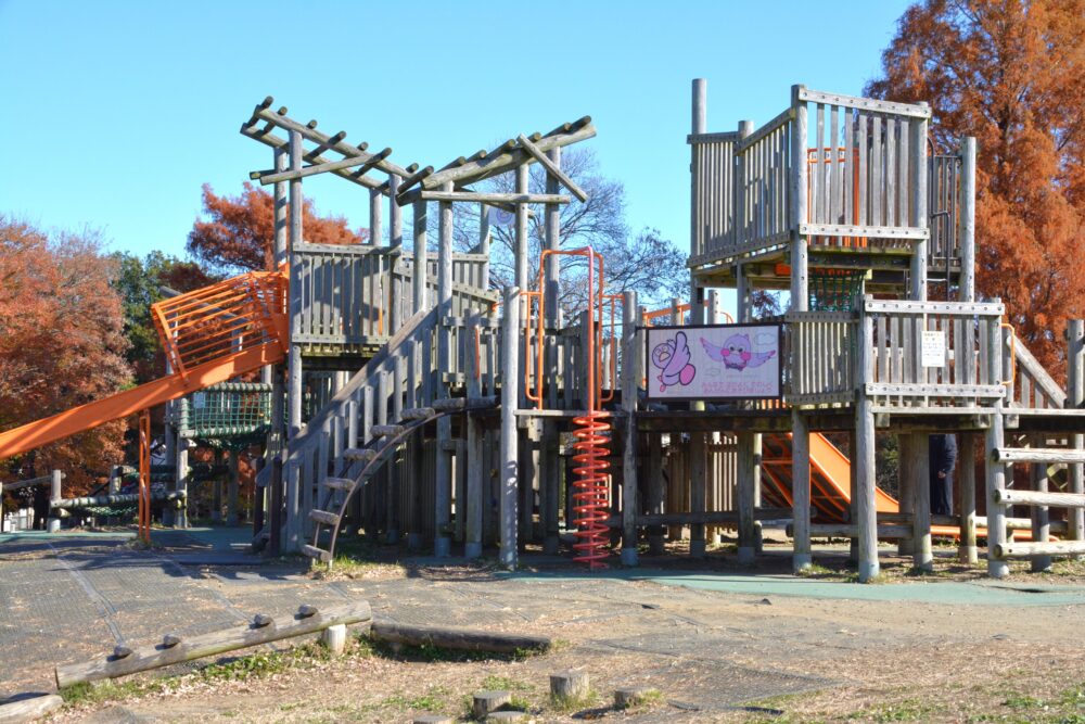 みさと公園のアスレチック遊具