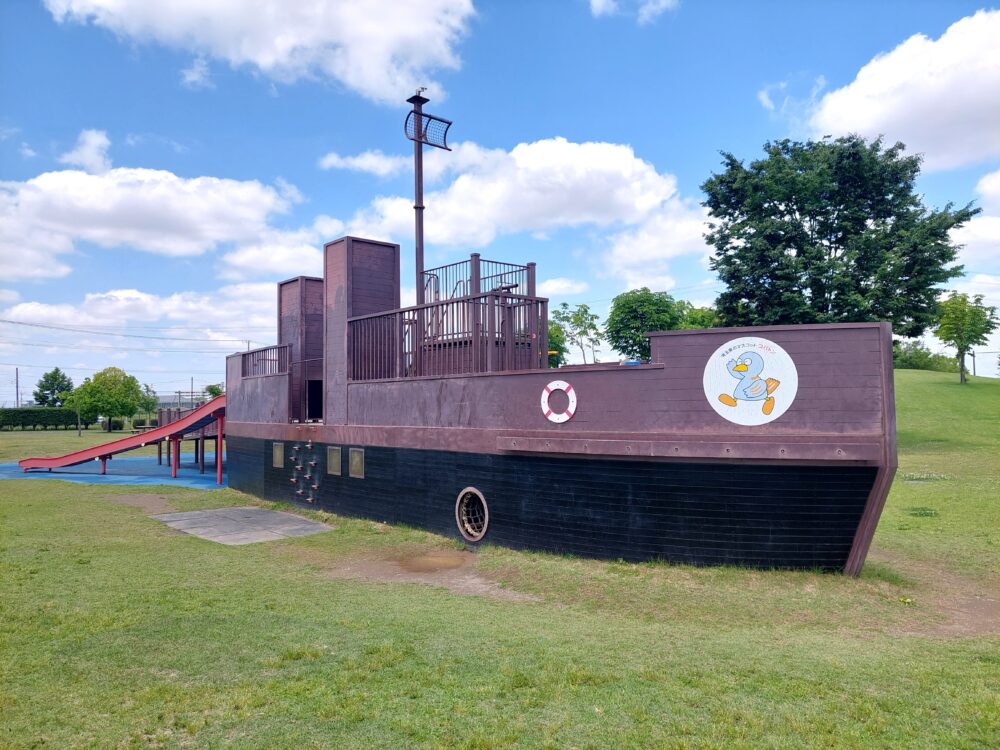 権現堂1号公園・遊具広場の帆船遊具