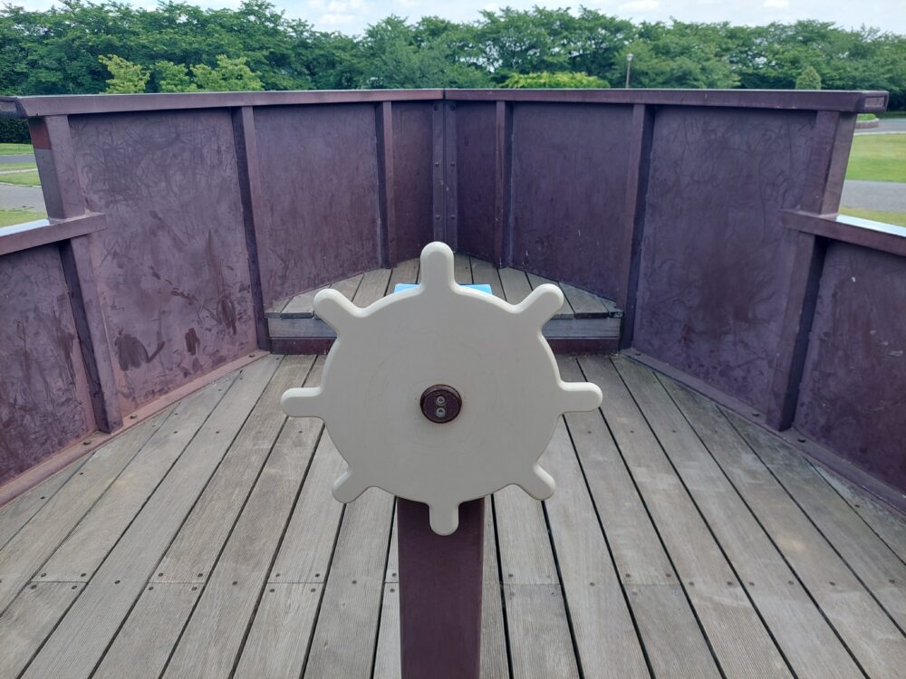 権現堂1号公園・遊具広場にある帆船遊具の船首