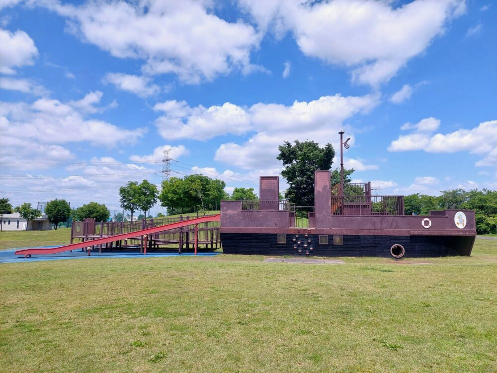 権現堂1号公園・遊具広場の帆船遊具