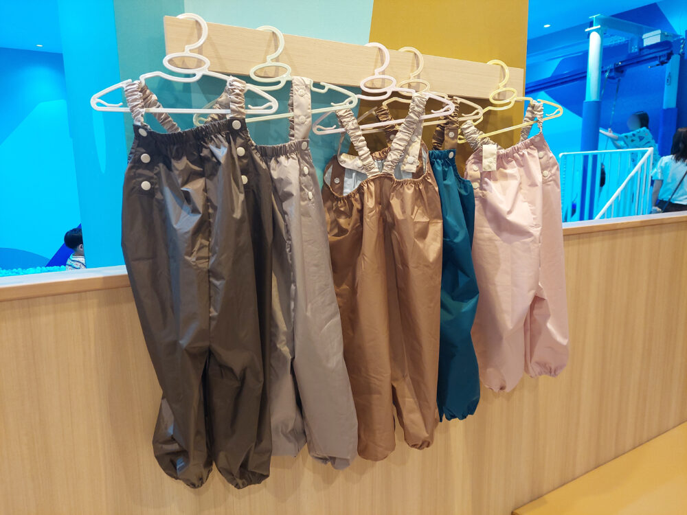 ちきゅうのにわ羽生店・地層エリアの砂遊び用ウェア