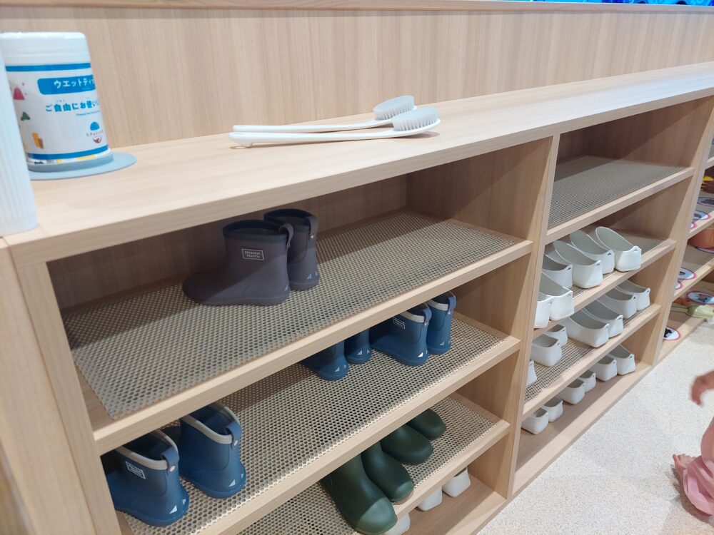 ちきゅうのにわ羽生店・地層エリアの長靴など