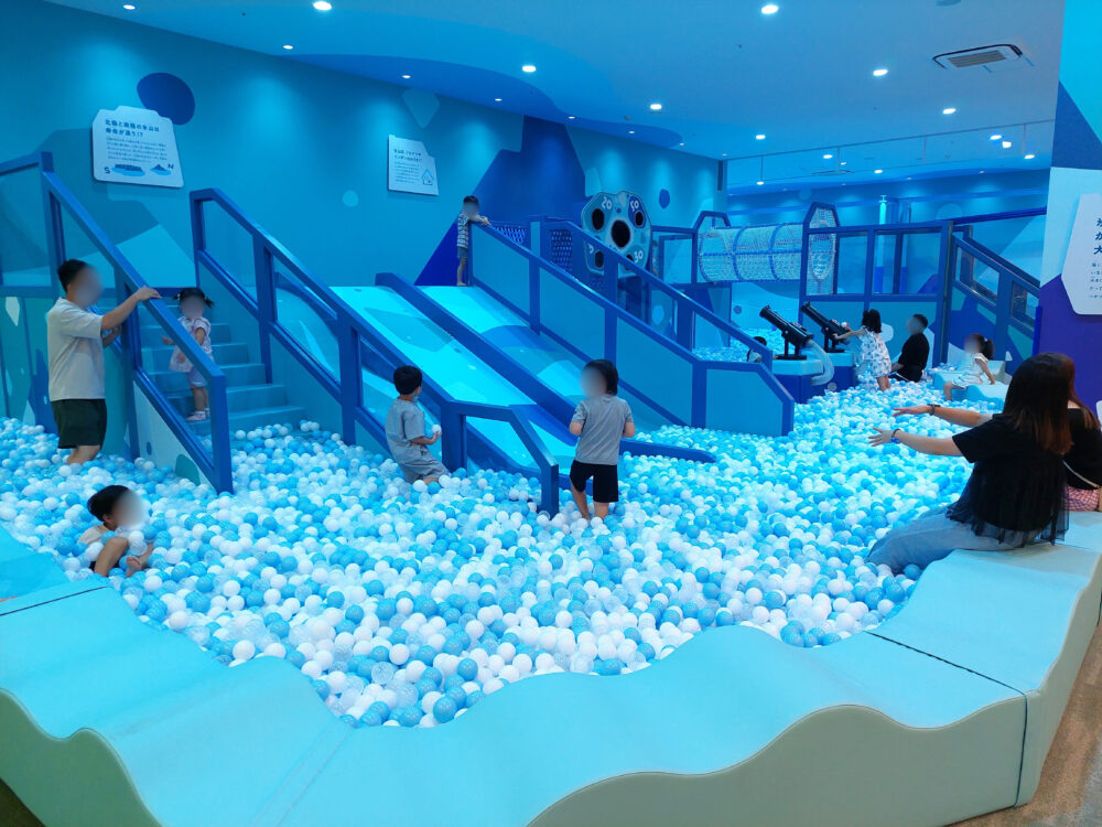 ちきゅうのにわ羽生店の氷山エリア