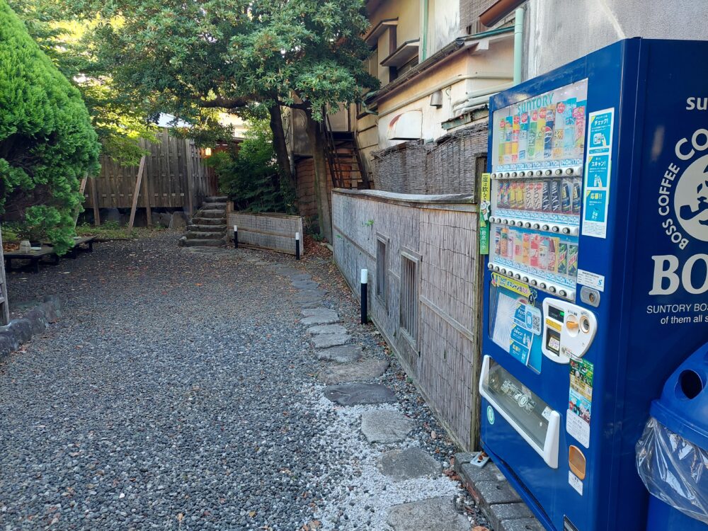 お造りの宿 味湯海亭 福松荘の裏手にある露天風呂への道