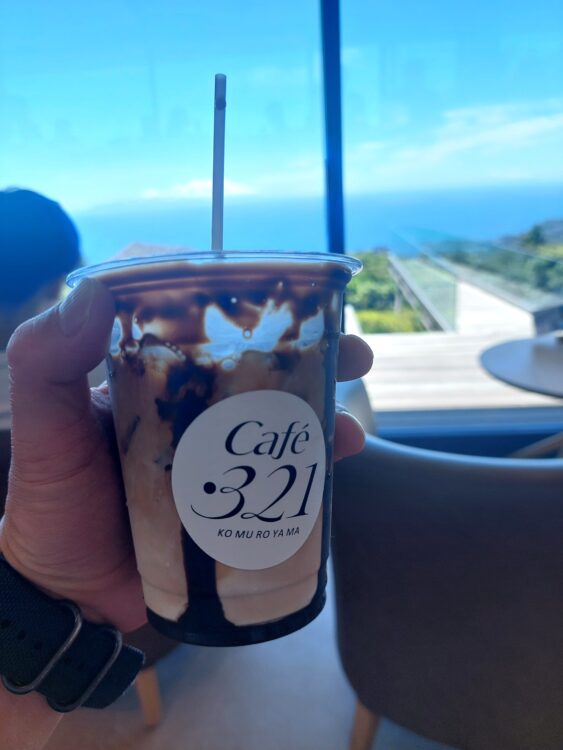 小室山山頂にあるカフェ『Cafe・321』の地層カフェ
