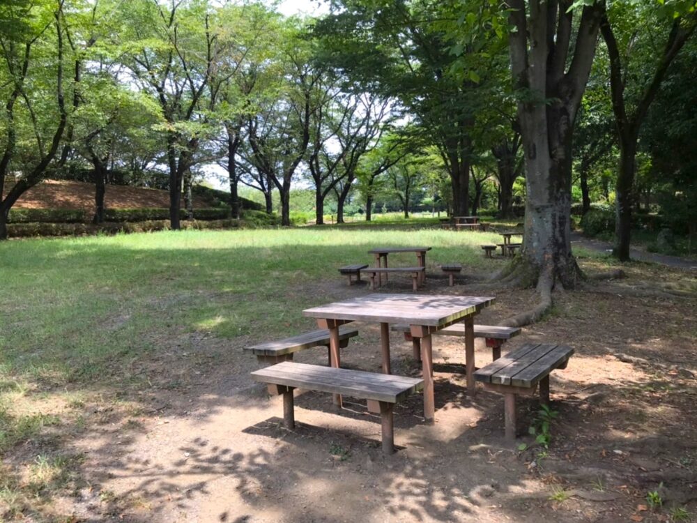 桶川・城山公園のベンチ・テーブル