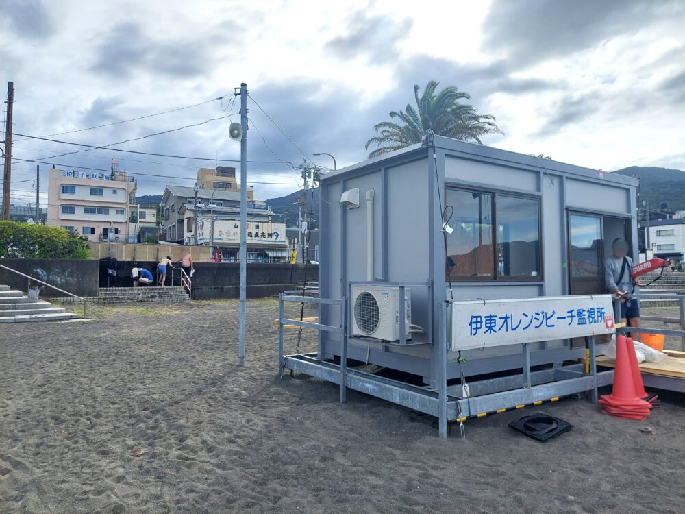 伊東市・オレンジビーチの監視所