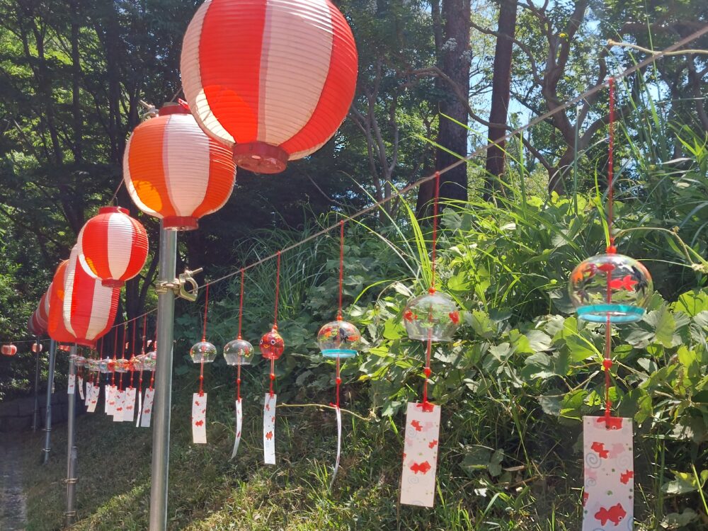 国営武蔵丘陵森林公園のお祭りのちょうちんや風鈴