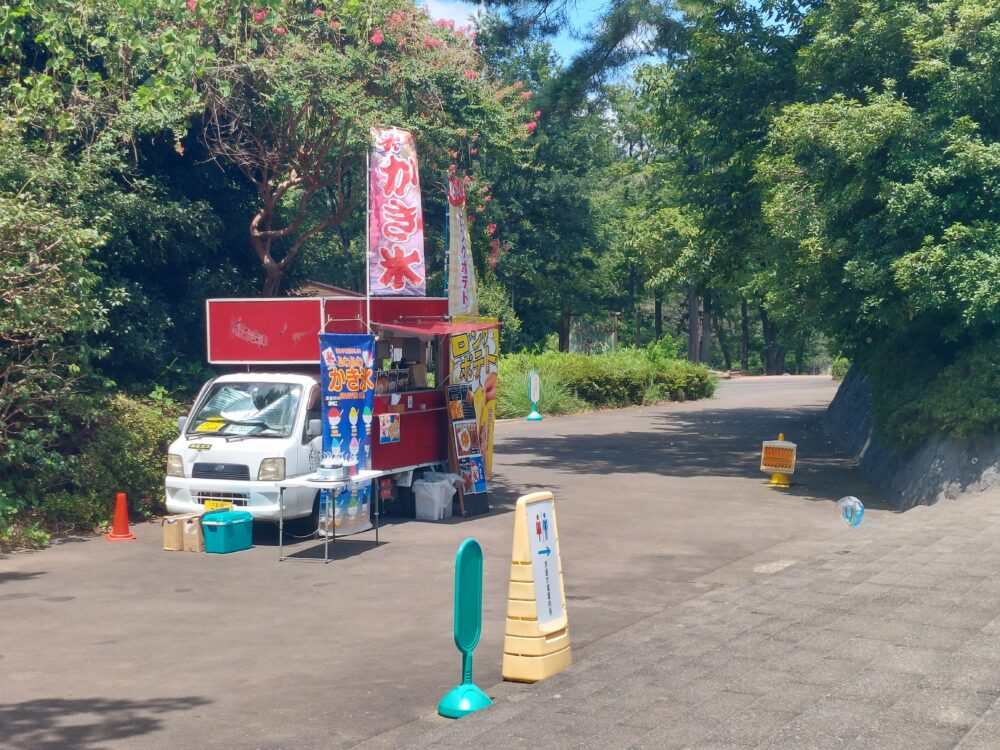 国営武蔵丘陵森林公園の水遊び場前に出店していたキッチンカー