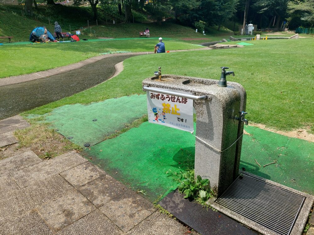 北本市自然公園の水遊び場(せせらぎ・じゃぶじゃぶ池)の水場