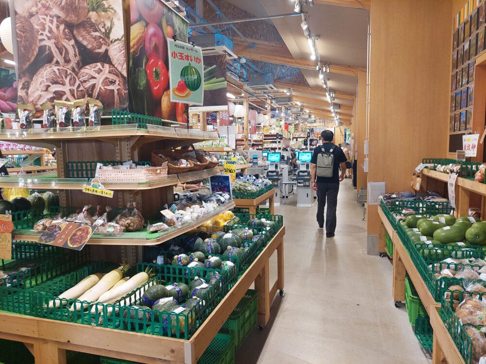 道の駅べに花の郷おけがわの惣菜・お土産・農産物エリア農産物コーナー