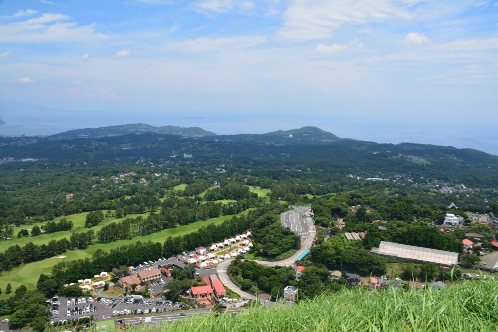 伊東・大室山のビューポイントから見る景色