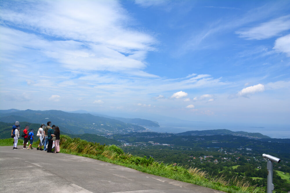 伊東・大室山のビューポイントから見る景色