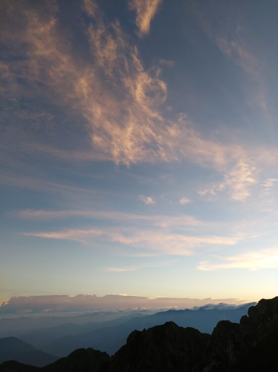 剱岳で見た夜明けの空