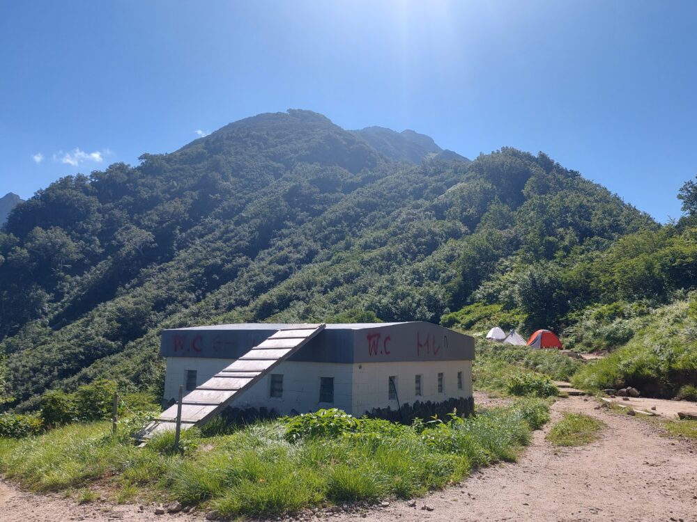 剱岳の早月小屋のトイレと山頂