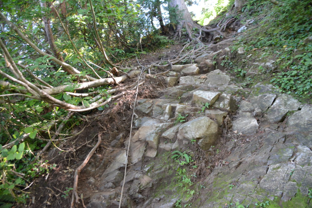 剱岳・早月尾根登山道のロープ場