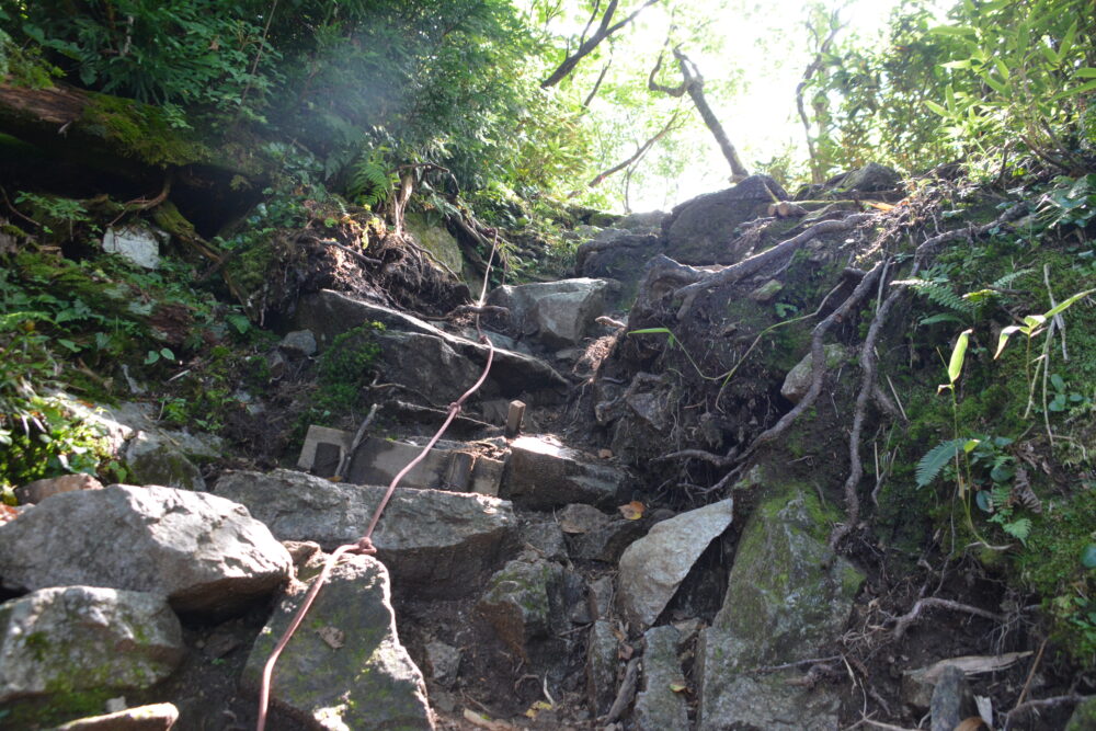 剱岳・早月尾根登山道のロープ場