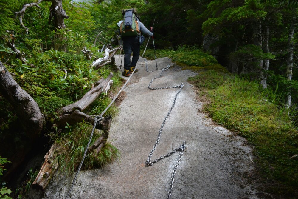剱岳・早月尾根登山道のクサリ場
