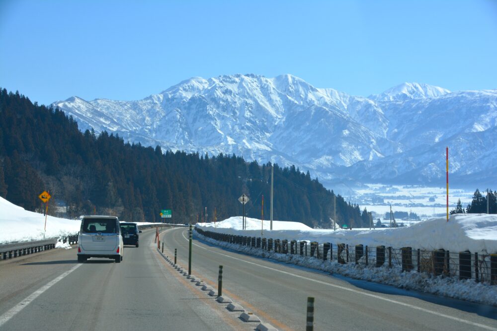 国道250号から見た八海山