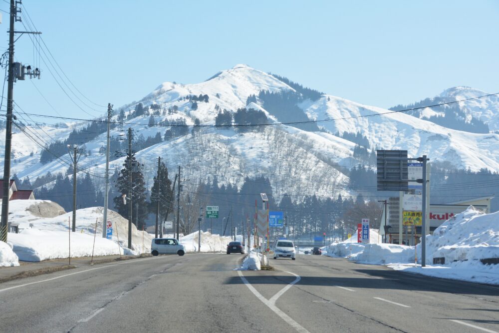 魚沼インター付近から見る大力山
