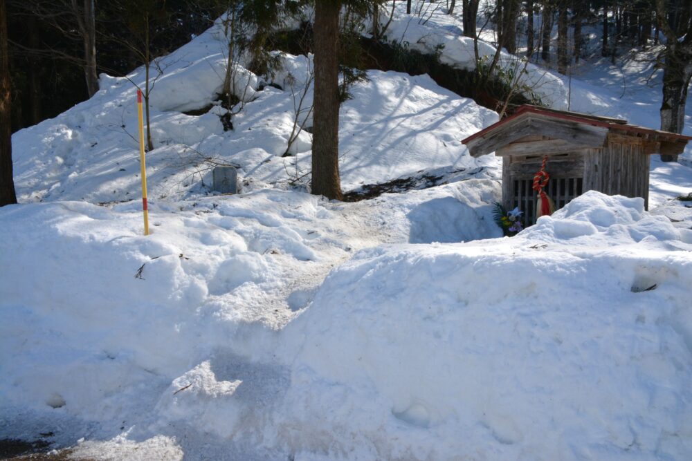 宝泉寺の大力山登山口