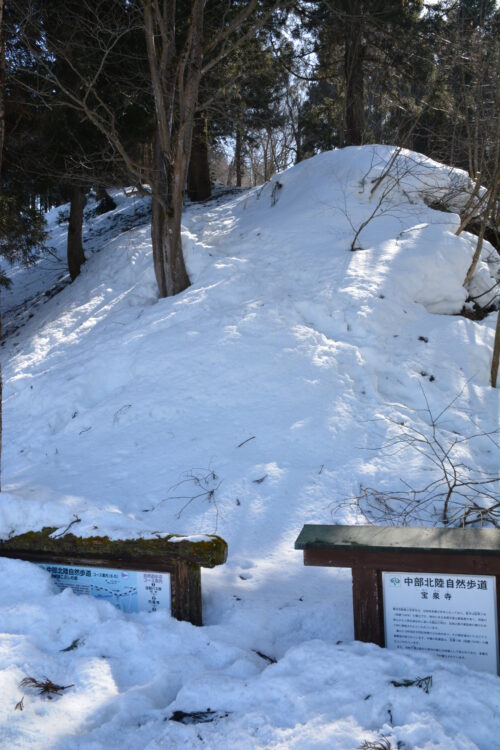宝泉寺の大力山登山口