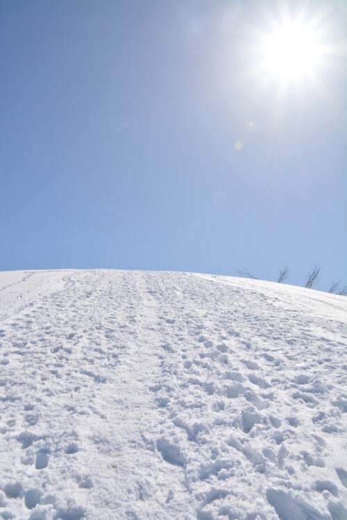 雪の大力山山頂と太陽