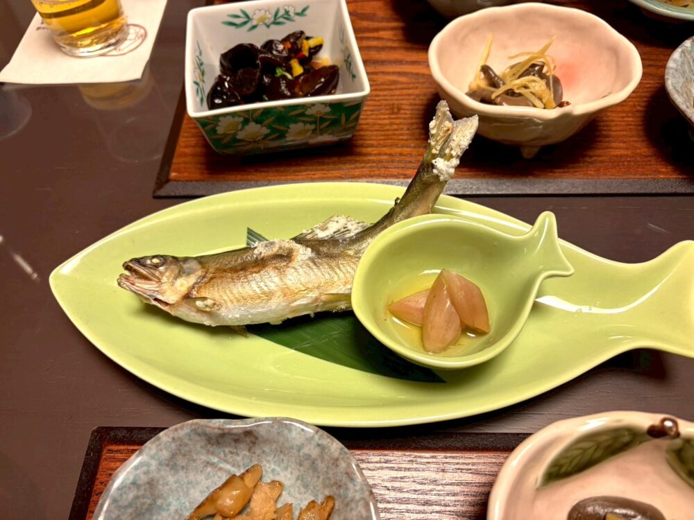逆巻温泉 川津屋の夕食の鮎の塩焼き
