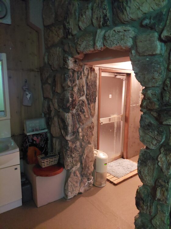 逆巻温泉 川津屋の洞窟風呂の入口