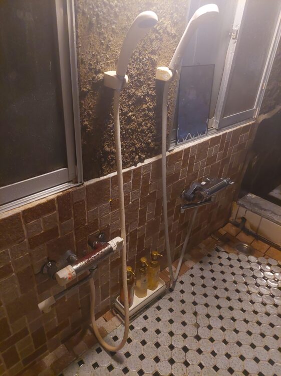 逆巻温泉 川津屋の洞窟風呂の洗い場