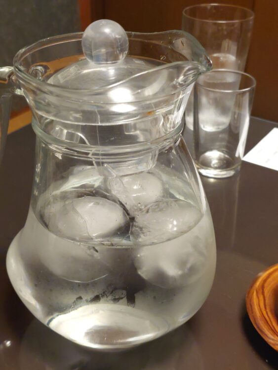 逆巻温泉 川津屋の丸い氷