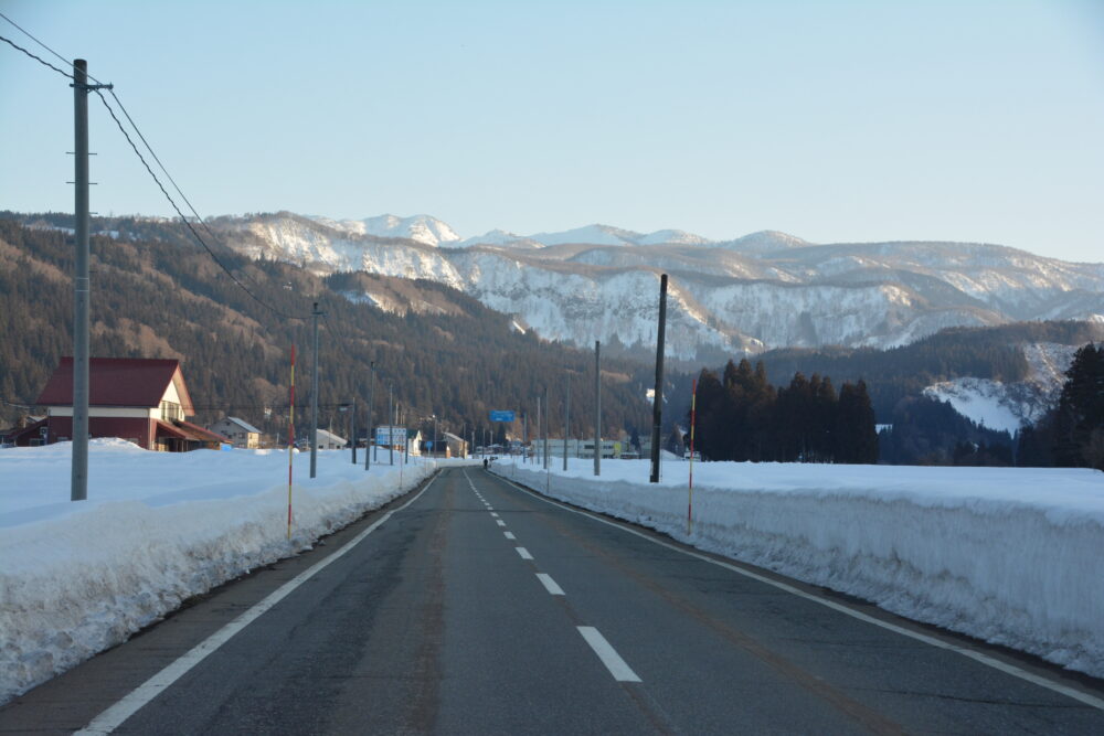 津南町の国道405号線