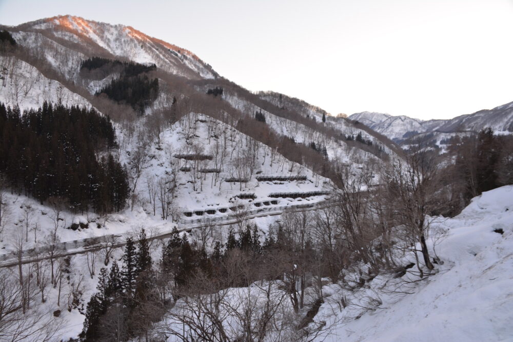 逆巻温泉 川津屋の部屋から見る雪景色