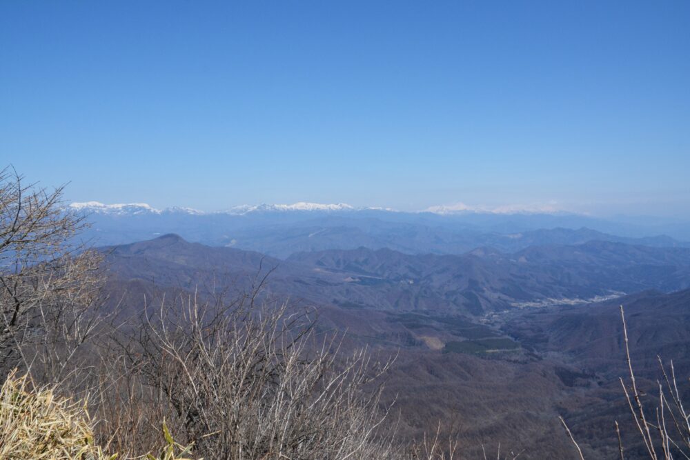 浅間隠山山頂から眺めた雪山
