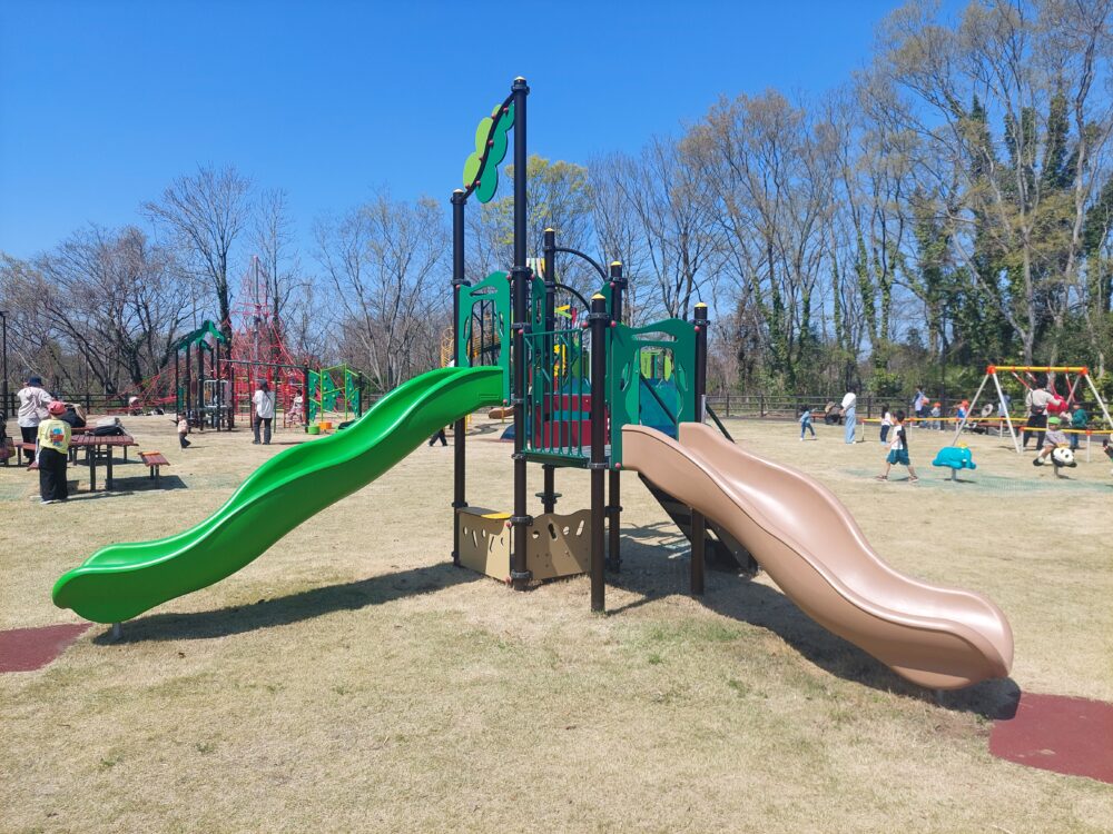 秋葉の森総合公園・アスレチック広場の遊具（すべり台）
