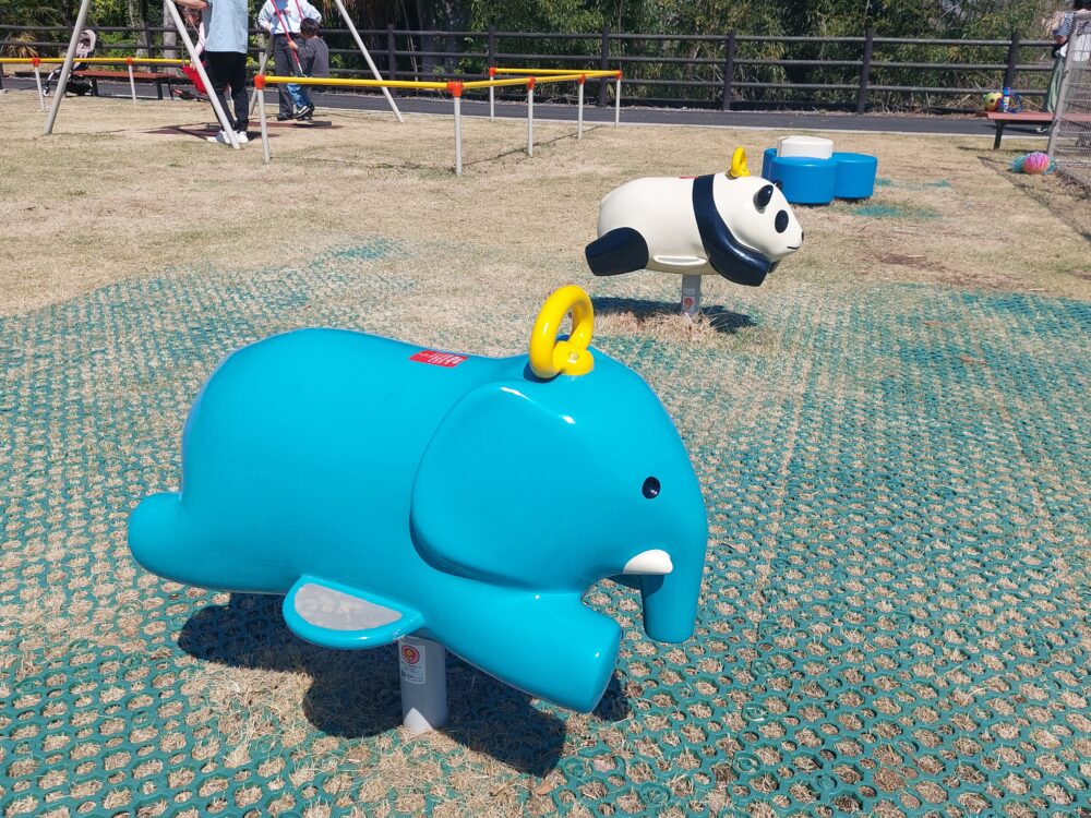 秋葉の森総合公園・アスレチック広場の乗り物遊具