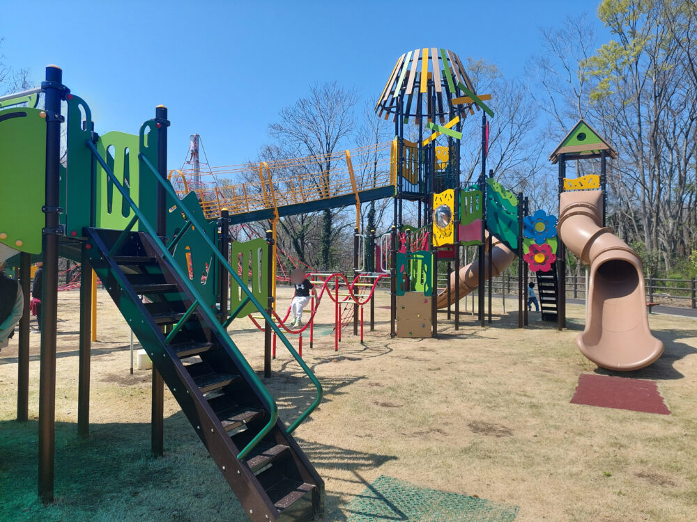 秋葉の森総合公園・アスレチック広場の大型遊具