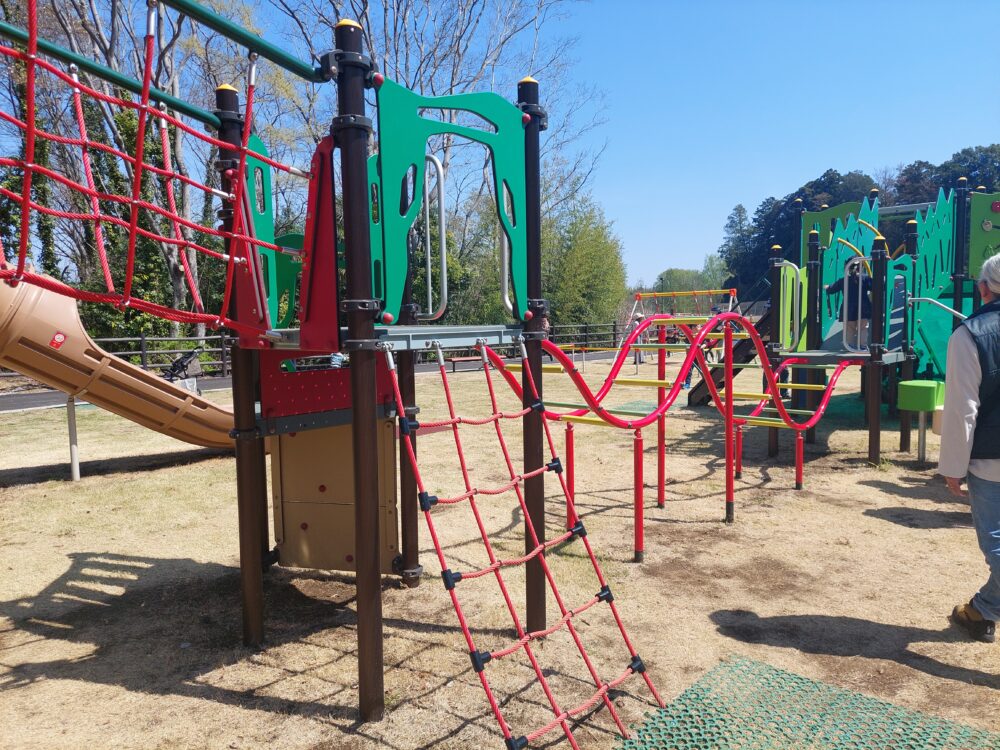 秋葉の森総合公園・アスレチック広場の大型遊具