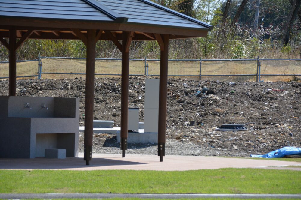 秋葉の森総合公園のアスレチック広場前の工事中エリアにある残土