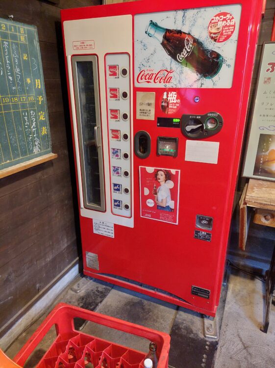 玉川温泉の入口にあるコカ・コーラの自販機