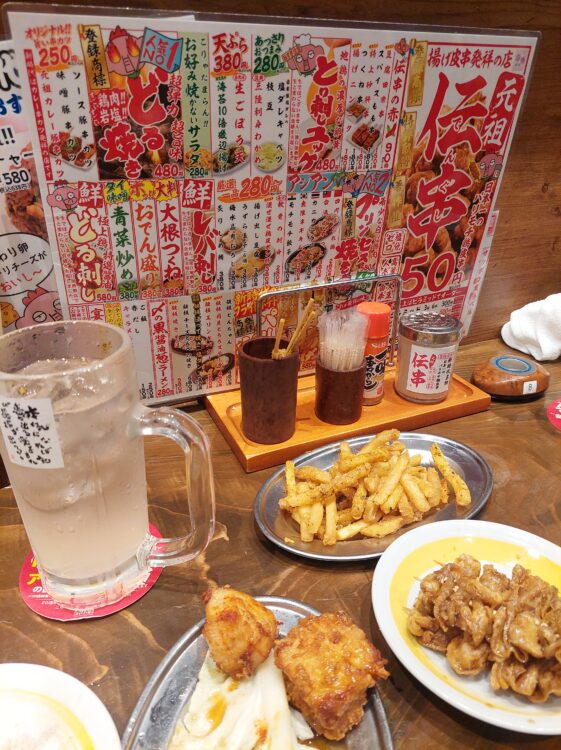 白子駅前の居酒屋・新時代の店内で飲んでいるメニューなど