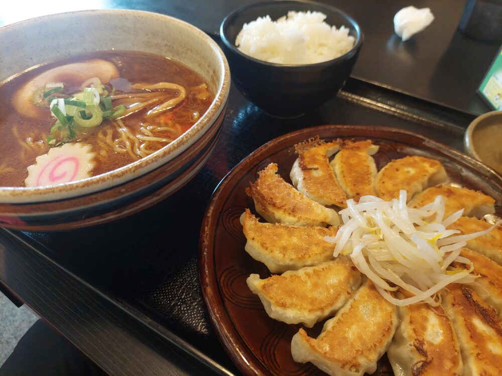 五味八珍 湖西店の浜松餃子と味噌ラーメンのセット