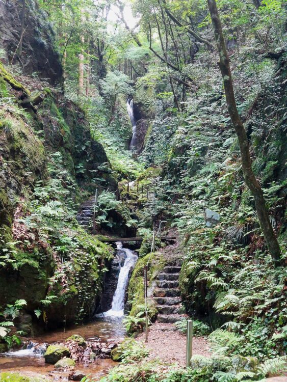黒山三滝の天狗滝